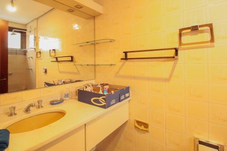 Apartamento à venda com 143m², 3 quartos e 2 vagas Apartamento à venda com 143m², 3 quartos e 2 vagasBanheiro da Suíte 1