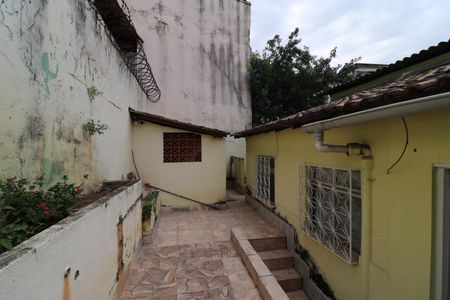 Casa à venda com 240m², 5 quartos e 3 vagasFundos