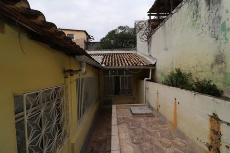 Casa à venda com 240m², 5 quartos e 3 vagasFundos