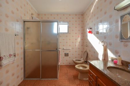 Casa à venda com 310m², 3 quartos e 2 vagasBanheiro da Suíte