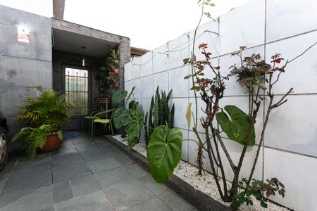 Casa à venda com 156m², 3 quartos e 3 vagas Casa à venda com 156m², 3 quartos e 3 vagasCorredor de Entrada