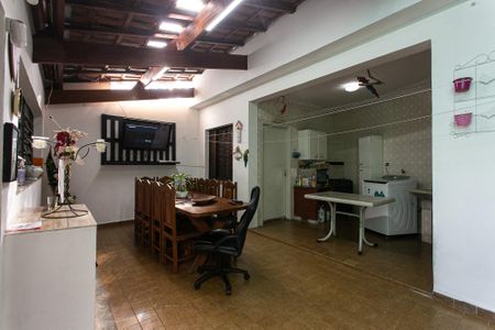 Casa à venda com 156m², 3 quartos e 3 vagas Casa à venda com 156m², 3 quartos e 3 vagasQuintal