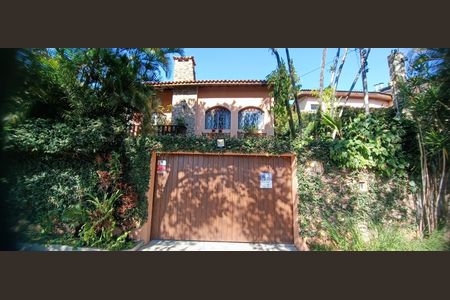 Casa à venda com 300m², 3 quartos e 3 vagasFachada