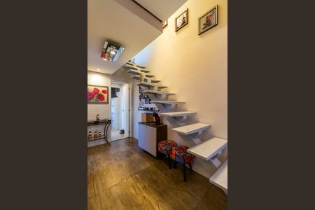 Apartamento à venda com 84m², 3 quartos e 1 vagaEscada