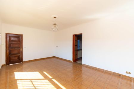 Casa à venda com 243m², 3 quartos e 8 vagasSala