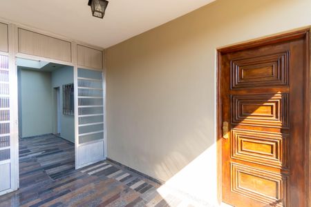 Casa à venda com 243m², 3 quartos e 8 vagasHall de entrada