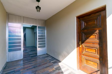 Casa à venda com 243m², 3 quartos e 8 vagasHall de entrada