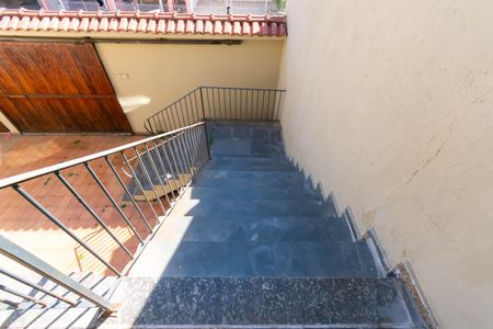 Casa à venda com 243m², 3 quartos e 8 vagasEscada