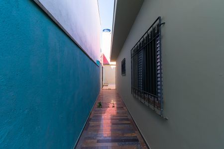 Casa à venda com 243m², 3 quartos e 8 vagasCorredor Externo