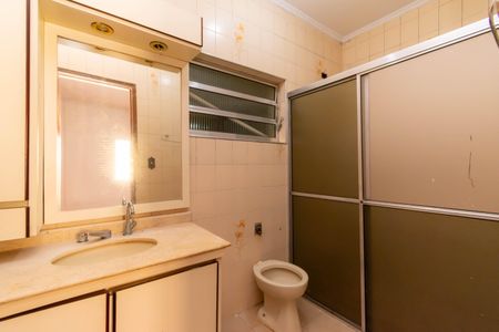 Casa à venda com 243m², 3 quartos e 8 vagasBanheiro da Suíte