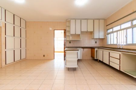 Casa à venda com 243m², 3 quartos e 8 vagasCozinha