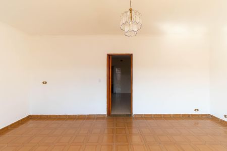 Casa à venda com 243m², 3 quartos e 8 vagasSala