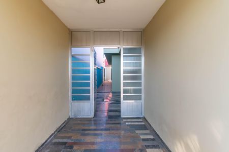 Casa à venda com 243m², 3 quartos e 8 vagasHall de entrada