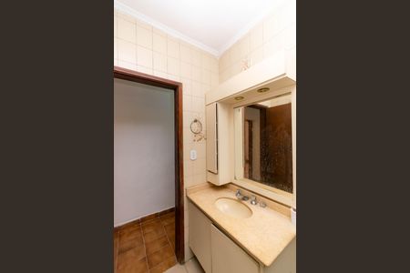 Casa à venda com 243m², 3 quartos e 8 vagasBanheiro Social