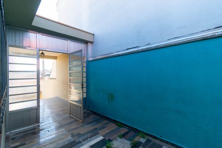 Casa à venda com 243m², 3 quartos e 8 vagasCorredor Externo