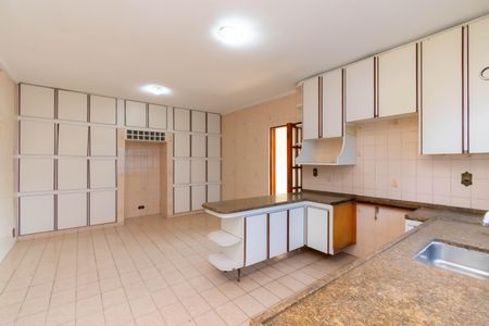 Casa à venda com 243m², 3 quartos e 8 vagasCozinha