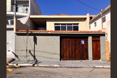 Casa à venda com 243m², 3 quartos e 8 vagasFachada