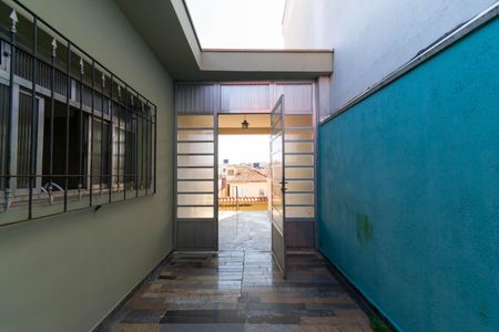 Casa à venda com 243m², 3 quartos e 8 vagasCorredor Externo