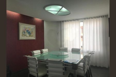Casa à venda com 330m², 3 quartos e 3 vagas