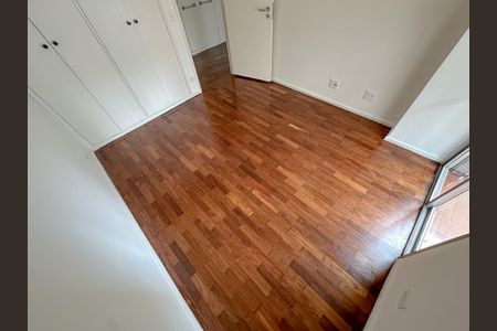 Apartamento à venda com 132m², 3 quartos e 3 vagas Apartamento à venda com 132m², 3 quartos e 3 vagasQuarto