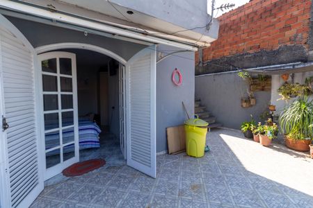 Casa à venda com 200m², 3 quartos e 2 vagas Casa à venda com 200m², 3 quartos e 2 vagasQuintal casa 2