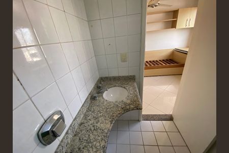 Apartamento à venda com 154m², 3 quartos e 2 vagas Apartamento à venda com 154m², 3 quartos e 2 vagasBanheiro da Suíte 1
