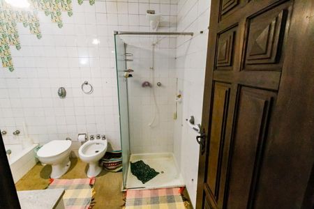 Casa para alugar com 380m², 6 quartos e 6 vagas Casa para alugar com 380m², 6 quartos e 6 vagasBanheiro da Suíte