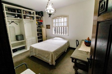 Casa para alugar com 380m², 6 quartos e 6 vagas Casa para alugar com 380m², 6 quartos e 6 vagasQuarto 1 - Armários