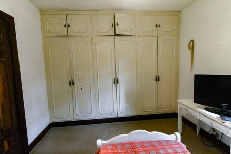 Casa para alugar com 380m², 6 quartos e 6 vagas Casa para alugar com 380m², 6 quartos e 6 vagasQuarto 2 - Armários