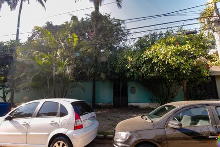 Casa para alugar com 380m², 6 quartos e 6 vagas Casa para alugar com 380m², 6 quartos e 6 vagasFachada