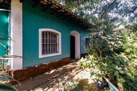 Casa para alugar com 380m², 6 quartos e 6 vagas Casa para alugar com 380m², 6 quartos e 6 vagasEntrada