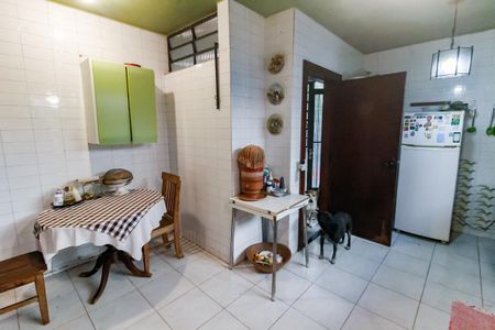 Casa para alugar com 380m², 6 quartos e 6 vagas Casa para alugar com 380m², 6 quartos e 6 vagasCozinha - Armários