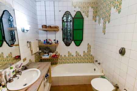 Casa para alugar com 380m², 6 quartos e 6 vagas Casa para alugar com 380m², 6 quartos e 6 vagasBanheiro da Suíte