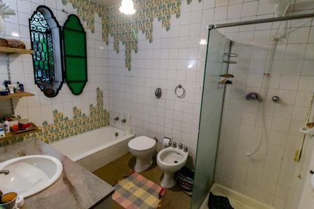 Casa para alugar com 380m², 6 quartos e 6 vagas Casa para alugar com 380m², 6 quartos e 6 vagasBanheiro da Suíte