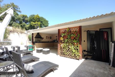 Casa de condomínio à venda com 215m², 3 quartos e 2 vagas Casa de condomínio à venda com 215m², 3 quartos e 2 vagasTerraço