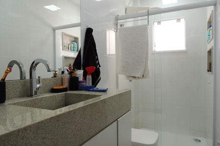 Casa de condomínio à venda com 215m², 3 quartos e 2 vagasBanheiro da Suíte