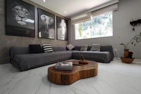 Casa de condomínio à venda com 215m², 3 quartos e 2 vagas Casa de condomínio à venda com 215m², 3 quartos e 2 vagasSala