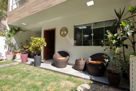 Casa de condomínio à venda com 215m², 3 quartos e 2 vagas Casa de condomínio à venda com 215m², 3 quartos e 2 vagasQuintal