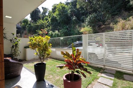 Casa de condomínio à venda com 215m², 3 quartos e 2 vagas Casa de condomínio à venda com 215m², 3 quartos e 2 vagasÁrea comum