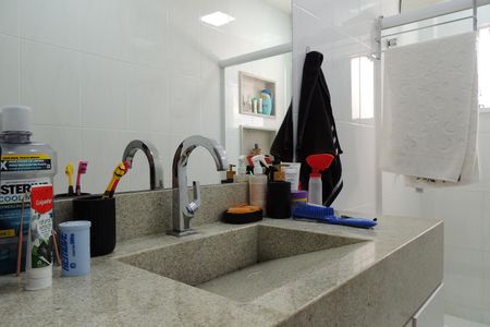 Casa de condomínio à venda com 215m², 3 quartos e 2 vagasBanheiro da Suíte