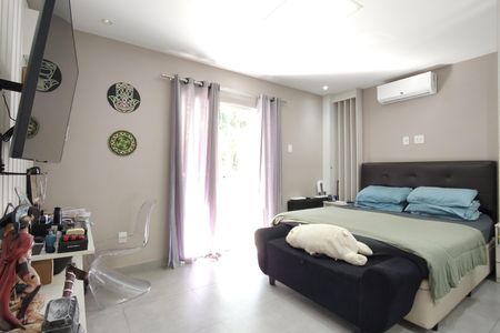 Casa de condomínio à venda com 215m², 3 quartos e 2 vagas Casa de condomínio à venda com 215m², 3 quartos e 2 vagasSuíte