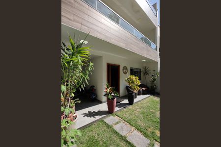 Casa de condomínio à venda com 215m², 3 quartos e 2 vagas Casa de condomínio à venda com 215m², 3 quartos e 2 vagasQuintal