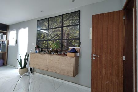 Casa de condomínio à venda com 215m², 3 quartos e 2 vagas Casa de condomínio à venda com 215m², 3 quartos e 2 vagasSala