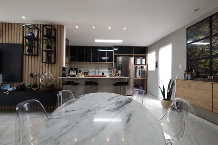 Casa de condomínio à venda com 215m², 3 quartos e 2 vagas Casa de condomínio à venda com 215m², 3 quartos e 2 vagasSala