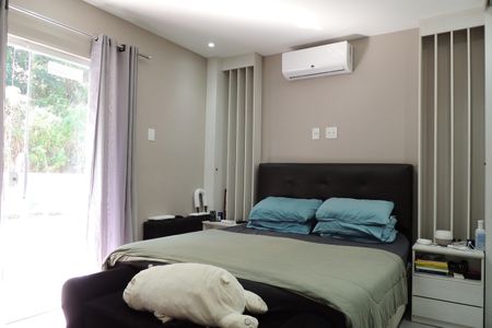 Casa de condomínio à venda com 215m², 3 quartos e 2 vagasSuíte