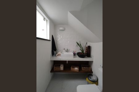 Casa de condomínio à venda com 215m², 3 quartos e 2 vagasLavabo