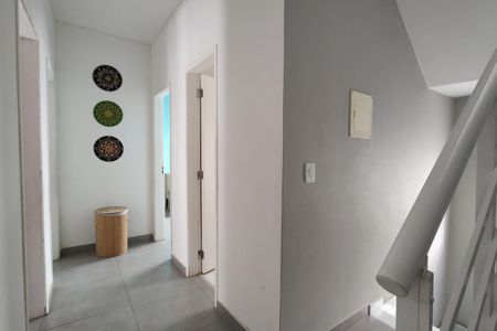 Casa de condomínio à venda com 215m², 3 quartos e 2 vagas Casa de condomínio à venda com 215m², 3 quartos e 2 vagasHall