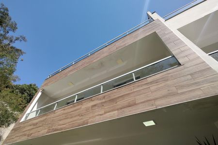 Casa de condomínio à venda com 215m², 3 quartos e 2 vagas Casa de condomínio à venda com 215m², 3 quartos e 2 vagasQuintal