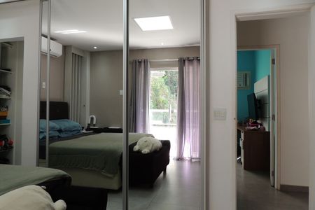 Casa de condomínio à venda com 215m², 3 quartos e 2 vagasSuíte