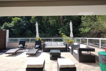 Casa de condomínio à venda com 215m², 3 quartos e 2 vagas Casa de condomínio à venda com 215m², 3 quartos e 2 vagasTerraço